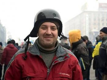 На Майдані зібралися люди з усієї країни.
