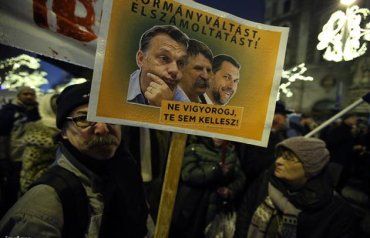 Угорці протестують проти політики уряду Віктора Орбана!