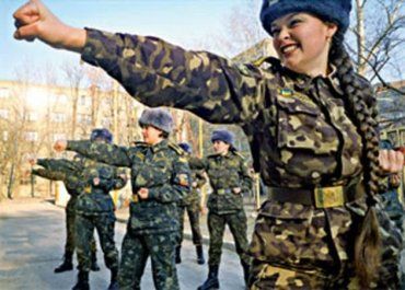 Севастопольчанка прийшла записатися добровольцем до військкомату в Ужгороді