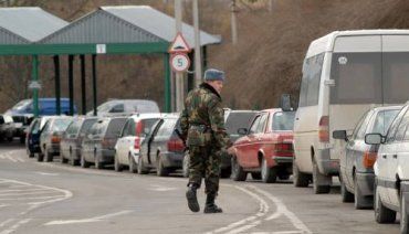 Військовозобов’язані українці поки що можуть вільно виїхати за кордон.