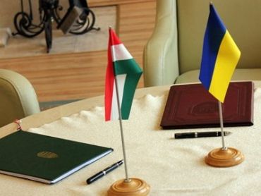 Угоду підписали керівник облради Володимир Чубірко та міністр Петер Сійярто.