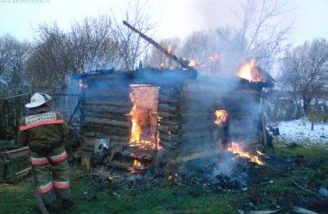В Тячевском районе деревянная баня сгорела дотла