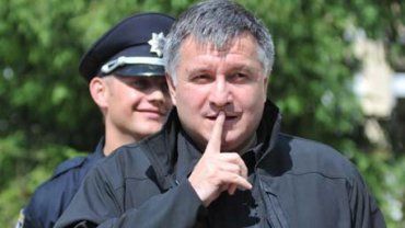 Аваков может пойти под суд из-за русского языка