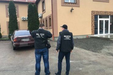 Двом закарпатцям оголошена підозра в організації каналу для нелегалів за кордон