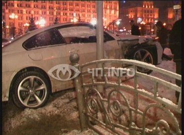 На столичном Майдане не смогли разъехаться Hummer и BMW