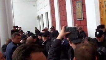Протесты в Одессе: силовая зачистка входа в мэрию