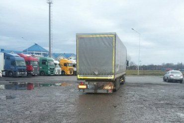 Потерпілий від наїзду вантажівки у терміналі в Соломоново помер у лікарні