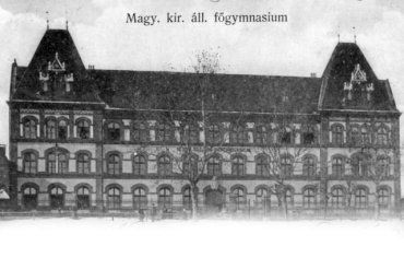 Українська гімназія почала діяти у Берегові ще у 1895 році.
