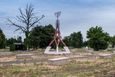 Алекс Ровт восстанавливает старое еврейское кладбище в Мукачево