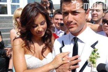 Украинская певица бракосочеталась с 30-летним гражданином Турции