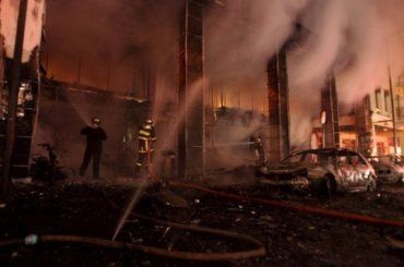 Молодежь устроила погром в Афинах: подожгли 16 банков, 20 магазинов и 12 машин