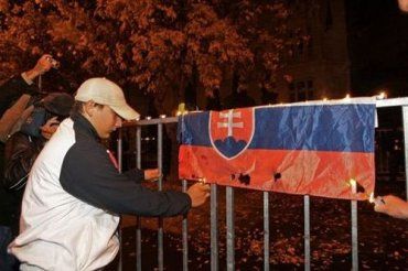 В Венгрии проходят антисловацкие акции протеста, во время одной из которых был сожжен словацкий флаг