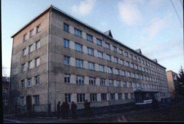Сейчас в общежитии Ужгородского мехзавода проживает около 100 семей