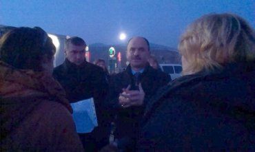 Председатель ОГА в Мукачево общается с родственниками бойцов 128 бригады