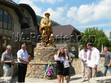 В Колочаве за один день открыли пять новых памятников