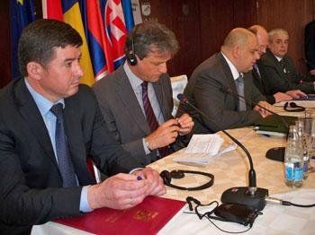 В Ужгороде министры 5 стран приняли план хозяйствования в бассейне реки Тиса