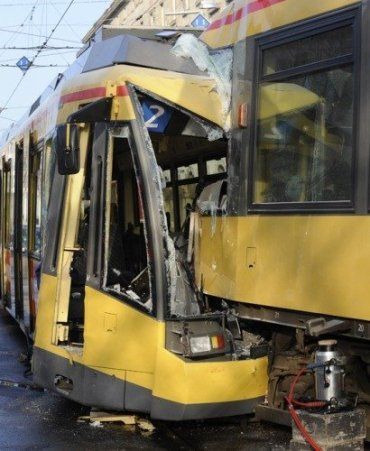 В Германии столкнулись 2 трамвая: 27 раненых