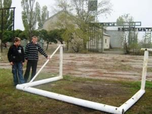 В Виноградовском районе футбольные ворота придавили насмерть школьника