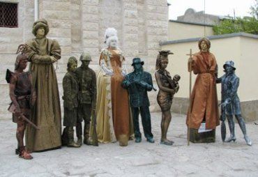 В фестивале приняли участие 77 живых скульптур