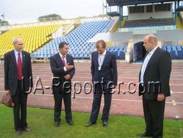 Министр Украины Равиль Сафиулин на стадионе "Авангард"