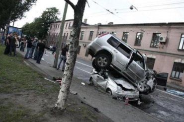 Жуткая авария в Питере на Ждановской набережной
