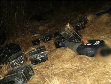На румыно-украинской границе поймали двух контрабандистов с 18 ящиками сигарет