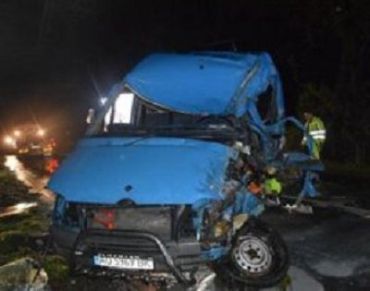 В результате ДТП микроавтобуса и грузовика погиб украинец