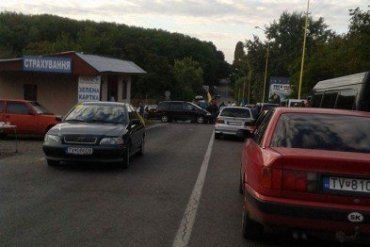 "Пересічники" продовжують блокувати україно-словацький кордон.