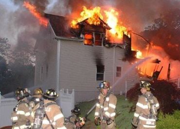 Спасатели МЧС тушили пожар дома в двух районах Закарпатья