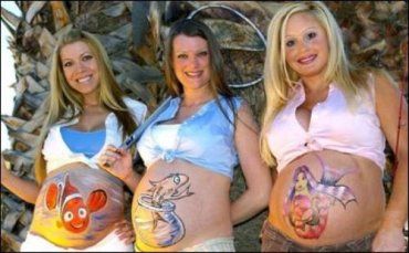 Беременность превратили в искусство