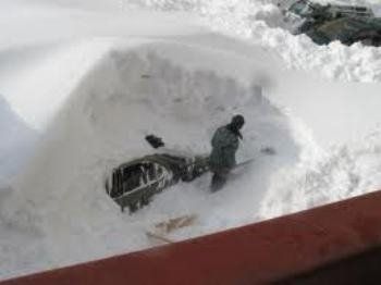 Раховские спасатели помогали откопать из-под снега Peugeot вместе с водителем
