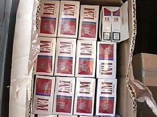 Одесские УБОПовцы задержали группу нелегальных торговцев табаком
