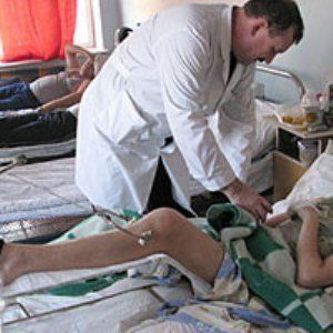 Парень сбежал с Ужгородской больницы на одной ноге
