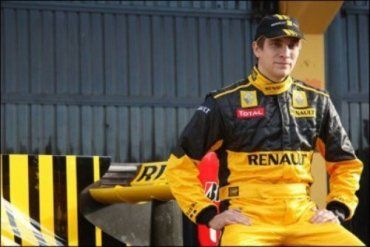 Команда Renault F1 приняла в семью россиянина Виталия Петрова