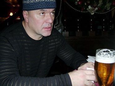Ратушняк 1 сентября встречал с "бодуна" после киданий бокалами в "Праге"?