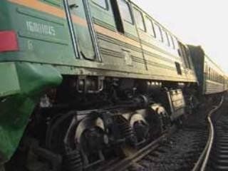 Пассажирский поезд столкнулся с локомотивом: