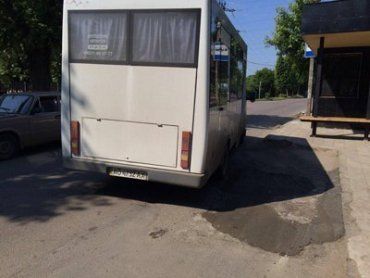 Ужгородский водитель выгнал детей с бранью и угрозами