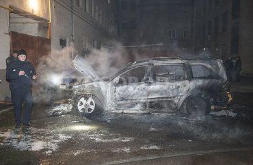 Неизвестные подожгли автомобиль марки Mercedes, принадлежащий Чубирко