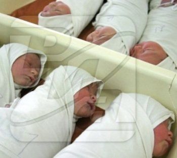 Итальянка родила шестерых детей сразу
