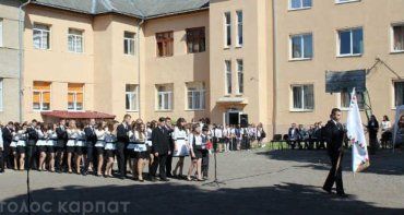 40 випускників попрощалися з Берегівською угорською гімназією