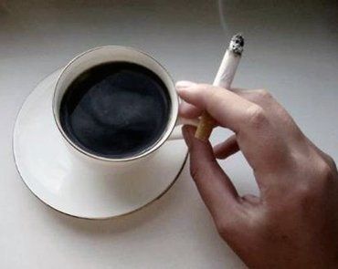 Курящим необходимо чаще пить чай и кофе