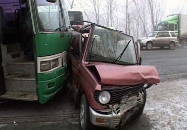 Авария под Владивостоком с участием пассажирского автобуса и трех легковушек