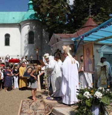 В Ужгороде освятили фундамент новой церкви