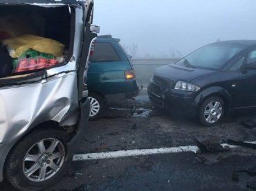Во Львовской области столкнулись 12 автомобилей