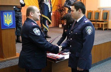 Кращих правоохоронців С.Шаранич нагородив грамотами та відзнаками міліції
