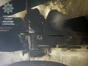 Мукачевские патрульные ликвидировали пожар на автостоянке