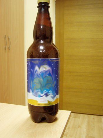 В бутылке из-под пива находилось измельченное вещество растительного происхождения зелено-коричневого цвета.