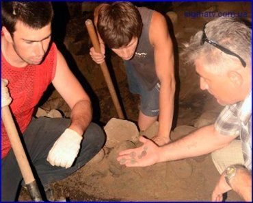 Мариупольские студенты-археологи побывали на раскопках в Закарпатье
