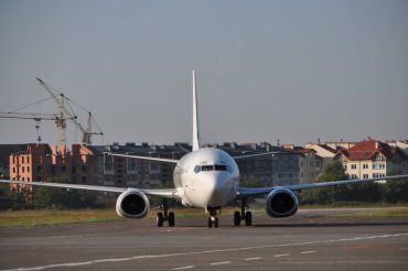Международный аэропорт Ужгород принял самолет Boeing B737-300