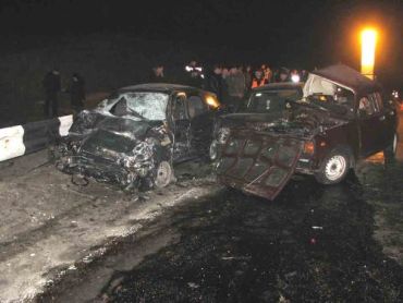 В Запорожье столкнулись три автомобиля, погибли пять человек